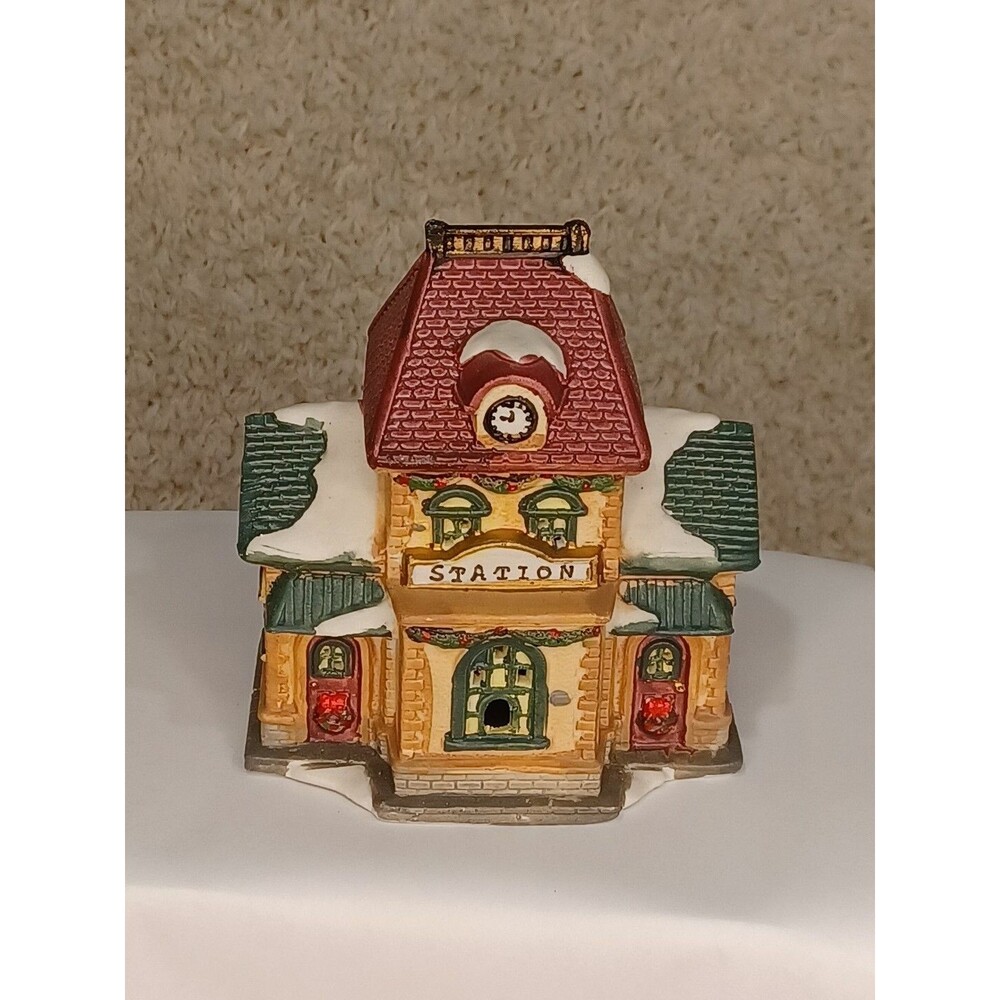 Vintage Christmas Village Station House Ceramic Light Up Train Depot Putz MCM - Picture 8 of 8